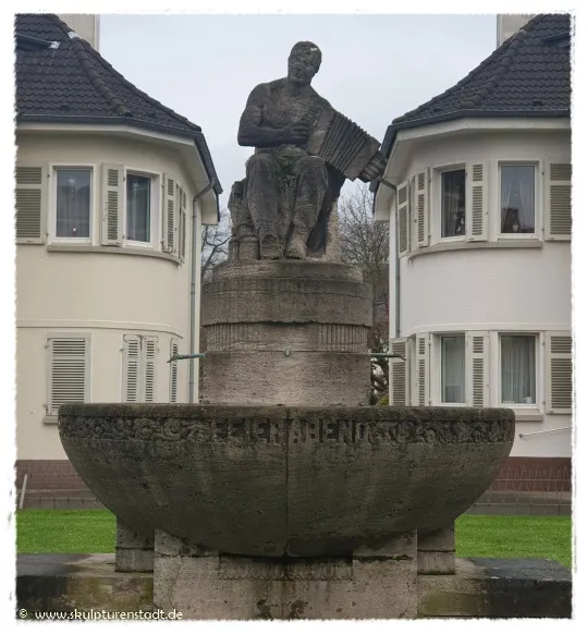 Feierabend Brunnen in der Kolonie