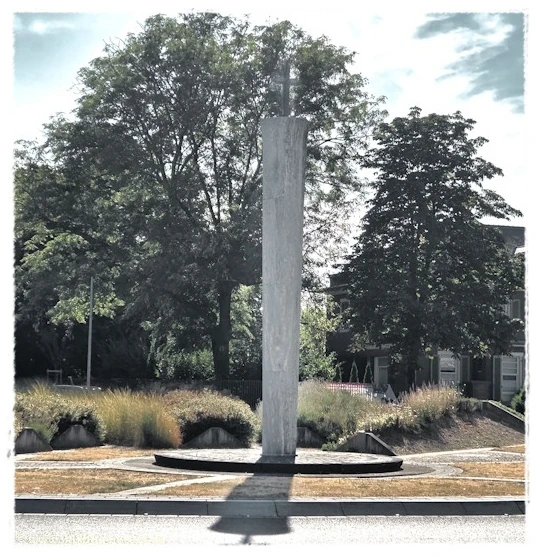 Kriegerdenkmal am Berliner Platz in Opladen von Otto Scheib