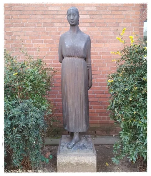 Weibliche Statur in Wiedorf